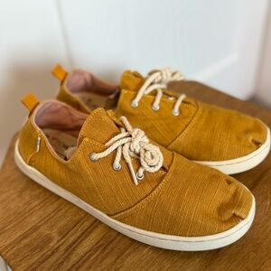 Toms Youth Size 5 (Two Pairs)